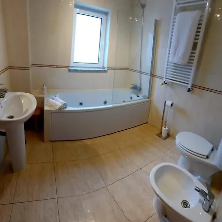 Villa With Stunning Lagoon Views Nadadouro